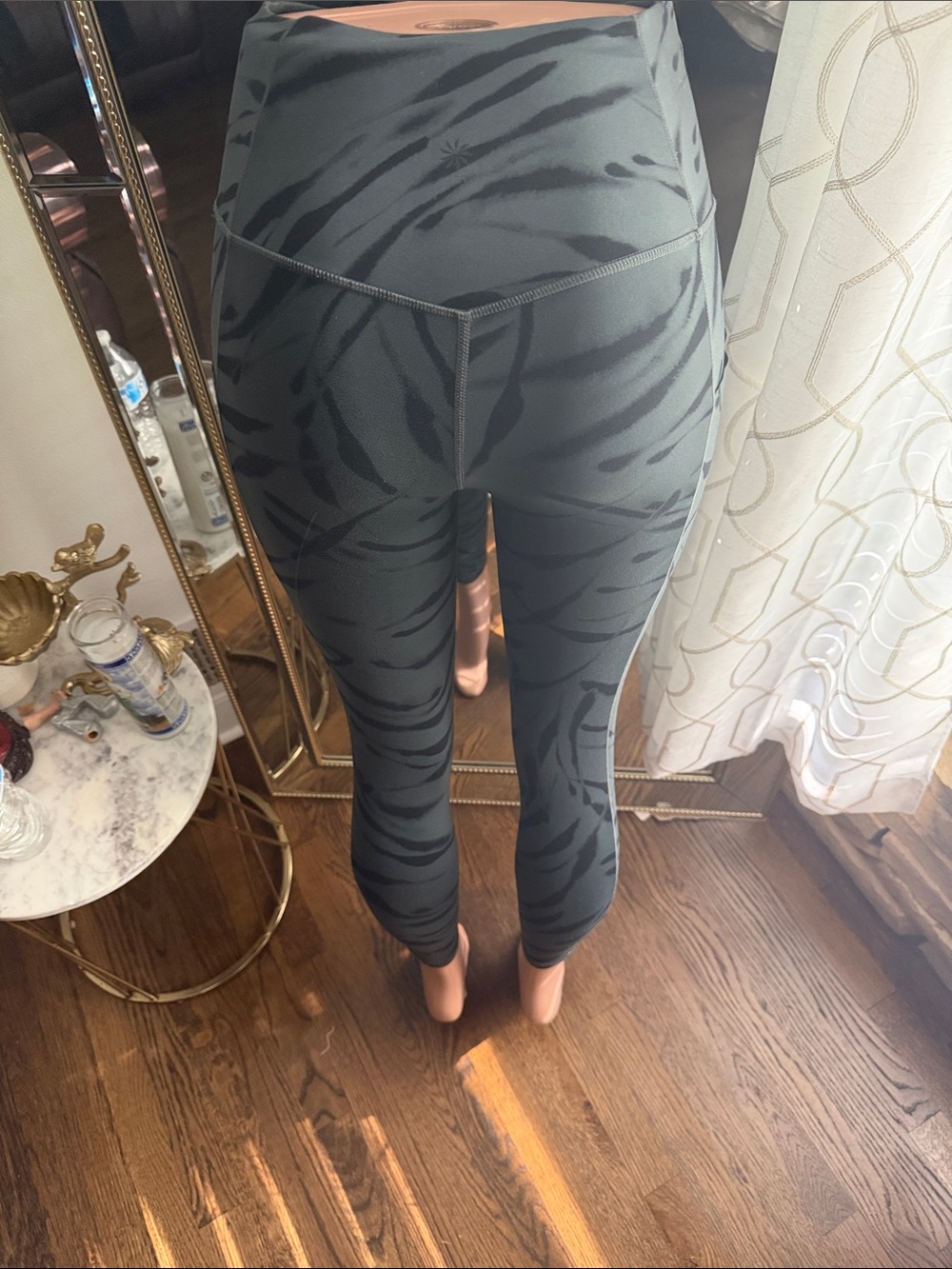 High-Waist Active Leggings in Dark Gray Zebra Print
